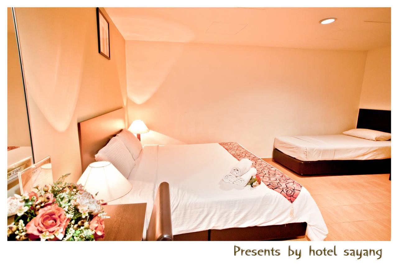Sayang Hotel Kulai Bagian luar foto