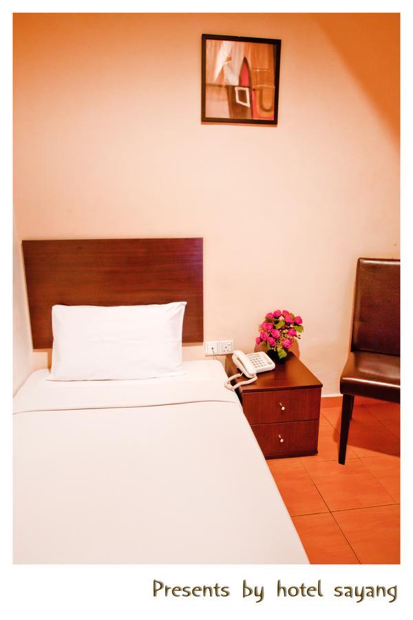 Sayang Hotel Kulai Bagian luar foto